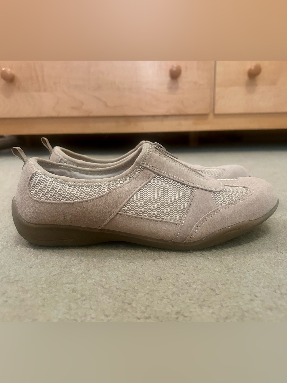 COBBIE CUDDLERS Women’s Memo Tech Beige Leather Suede *Della* Sneakers
